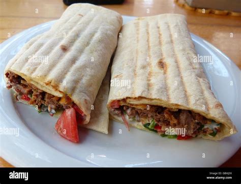  Lavaş Döner:  Çıtır Ekmekler ve Leziz Etlerin Uyumu İçin Bir Yolculuk!