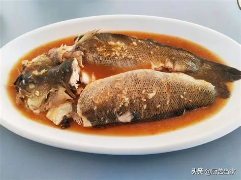  West Lake Vinegar Fish:  Yumuşak ve Ekşi Bir Dansı Deneyimlemek İstiyor musunuz?